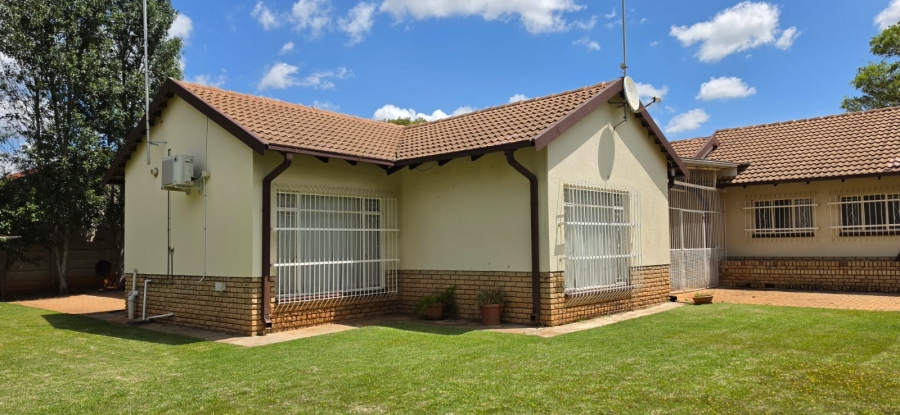 Commercial Property for Sale in Flamwood North West